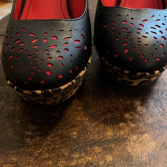 Léopard 🐆 platforms with red and black leather too detail - Picture 5 of 5